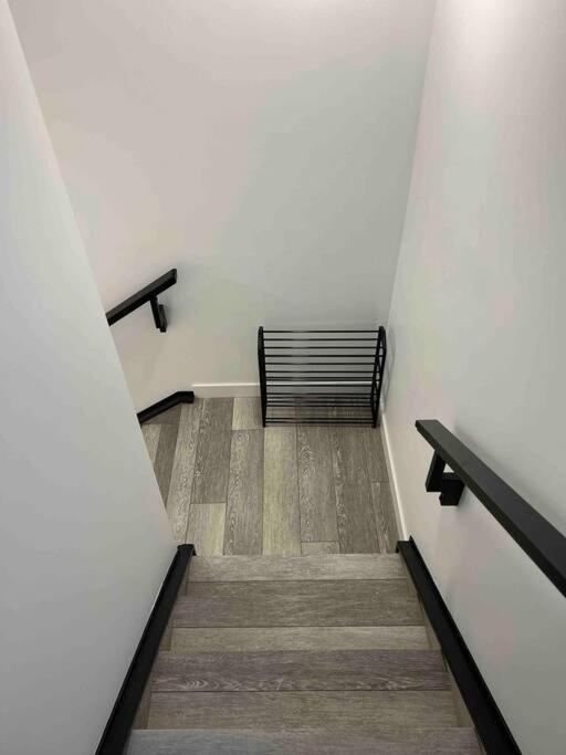 Newly Built 2 Bedroom Suite With Free Parking - Close To Banff National Park, Calgary YYC Exterior foto