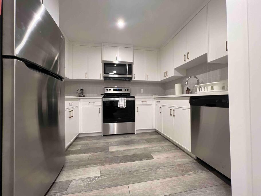 Newly Built 2 Bedroom Suite With Free Parking - Close To Banff National Park, Calgary YYC Exterior foto